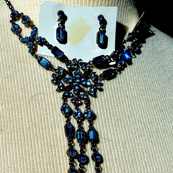 Beautiful Blue 2 PC  Chandelier Necklace and  Earring New Loaded Glitz - Picture 12 of 13